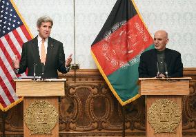 U.S. State Secretary Kerry makes surprise visit to Kabul