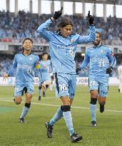 Kawasaki's Elsinho celebrates