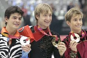 Plushenko wins gold in figure skating