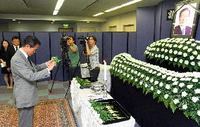 Aso pays respects to late Pres. Kim Dae Jung