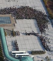 (1)Japan's GSDF advance team leaves for Iraq