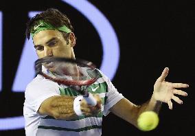 Federer advances to Australian Open 4th round, securing 300th win