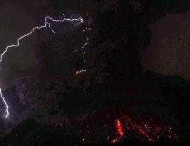 Sakurajima in southwestern Japan erupts with 5,000-m plume