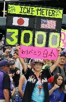 "Ichi-Meter Lady" celebrates Ichiro's milestone