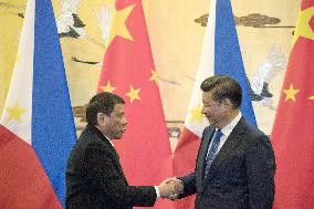 Chinese, Philippine presidents meet in Beijing