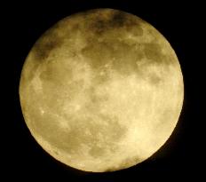 Supermoon lights up sky in Japan