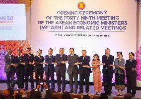 ASEAN economic ministers meeting starts in Manila