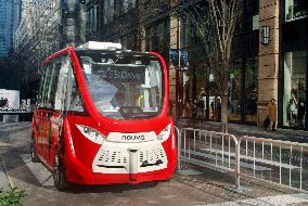 Driverless bus takes test run in Tokyo