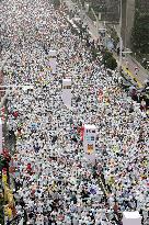 Some 30,000 people join Tokyo Marathon