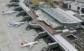 Quake deals blow to Haneda airport's bid for global stature