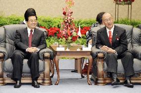 China's Hu visits Nara on last leg of official visit to Japan