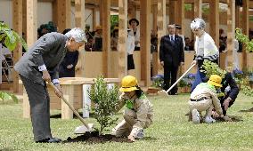 Emperor, empress attend tree-planting ceremony in Akita Pref.