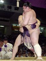 Asashoryu topples Dejima to win 5th bout at Nagoya sumo