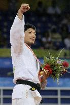 Uchishiba defends 66-kg class judo title at Beijing Olympics