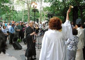 New Yorkers commemorate Hiroshima victims