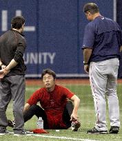Red Sox reliever Uehara at bullpen session