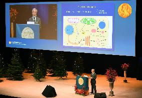 Nobel laureate Ohsumi gives lecture in Stockholm