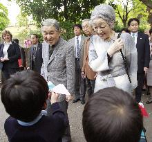 Emperor, empress visit Japanese garden in London