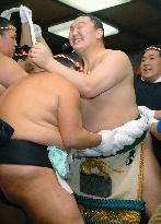 Sumo champion's rope made for Hakuho