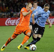 Netherlands beat Uruguay 3-2 to reach finals