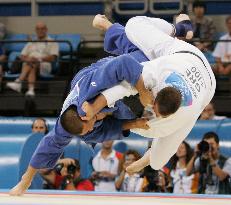 (1)Suzuki advances semifinals at Athens judo
