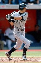 Ichiro reaches 200 hits for 10th straight season