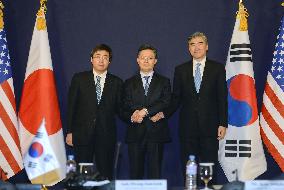 Japan, S. Korea, U.S. negotiators gather in Seoul