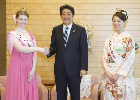 PM Abe meets Japanese, German cherry blossom queens
