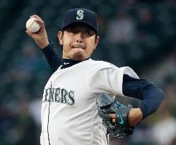 Baseball: Iwakuma takes 3rd loss