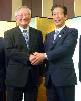 Japan party leader, ex-China diplomat agree on need to mend ties