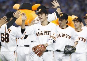 Baseball: Sakamoto finally claims 1st Golden Glove