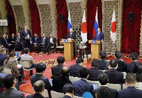 Abe, Putin to launch talks on joint activities on disputed isles