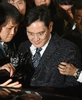 Samsung group heir-apparent arrested on bribery charges