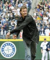 Randy Johnson throws ceremonial 1st pitch