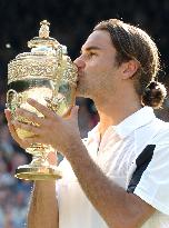 (2)Federer wins Wimbledon final
