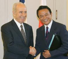 FM Aso meets with Israeli President Peres