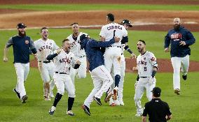 Astros beat Yankees in NLCS