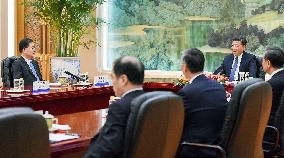 Xi meets S. Korean official who held talks with Kim Jong Un