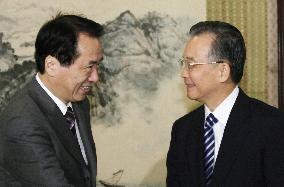 Kan, Wen hold talks in Beijing