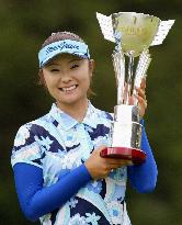 Fujita comes from behind to win Golf 5 Ladies