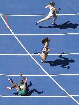 Olympic scenes: Sprinter tumbles in 400 meters