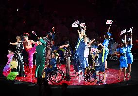 Curtain drawn on Rio Games, flag handed to Tokyo