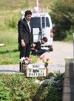 Father of slain Vietnamese girl visits crime scene on 6-month anniv.