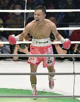 Boxing: Higa defends title