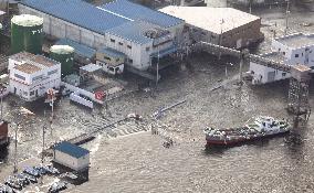 Tsunami reaches Japan's Pacific side