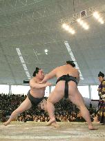 (1)Sumo tourney held at Aichi Expo
