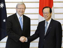 (CORRECTED) Fukuda holds talks with Australia's Rudd