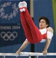 (3)Japan's Tomita takes silver in parallel bars