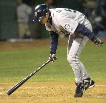 (2)Ichiro just two hits away