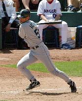 Ichiro goes 1-for-5, Mariners defeated by Rangers